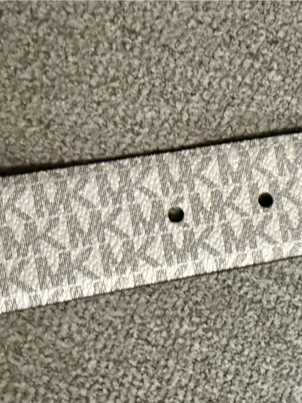 Michael Kors White Signature Leather Belt with Gold-Tone Oval Buckle 42 in - Picture 5 of 7